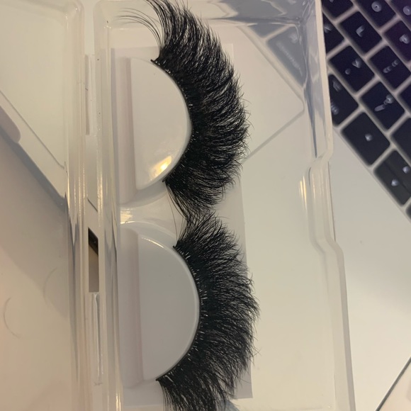 Custom lashes! - Picture 4 of 4